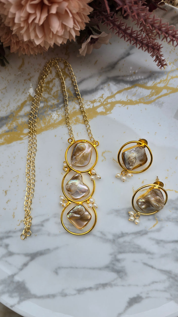 Three stone MOP Chain pendant with earrings