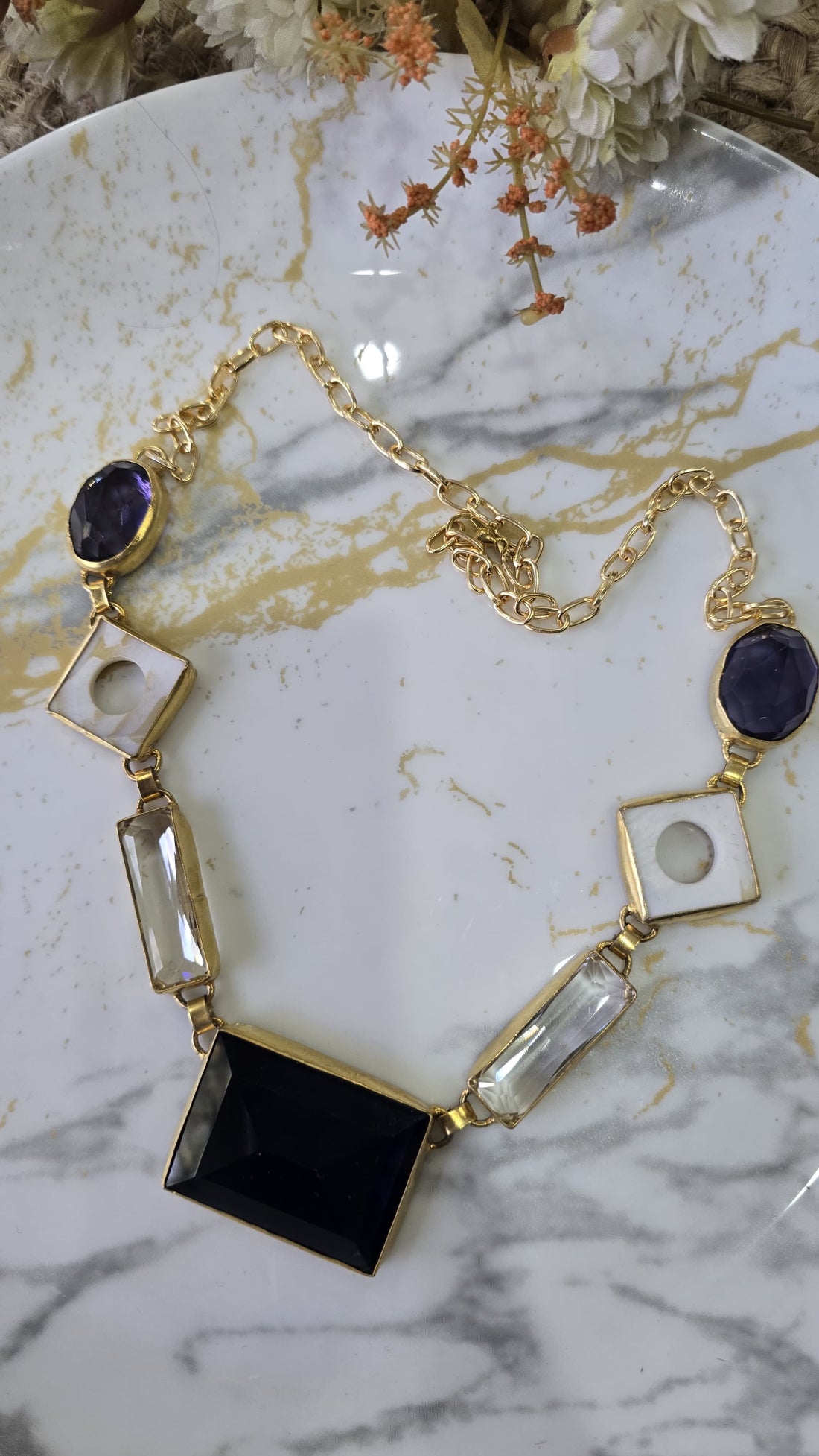 Statement necklace style