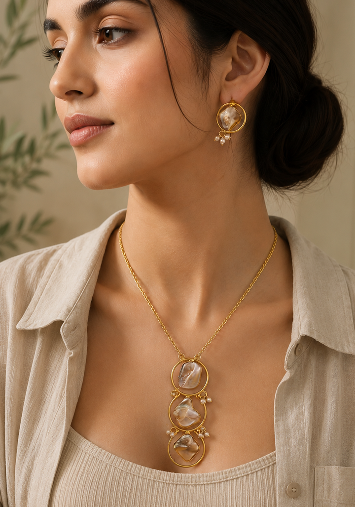 Three stone MOP Chain pendant with earrings