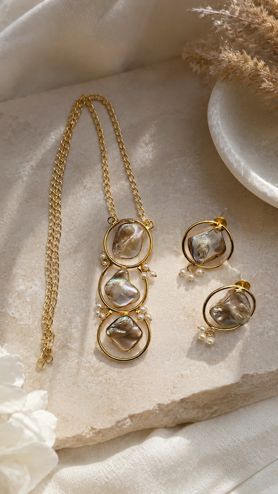 Three stone MOP Chain pendant with earrings