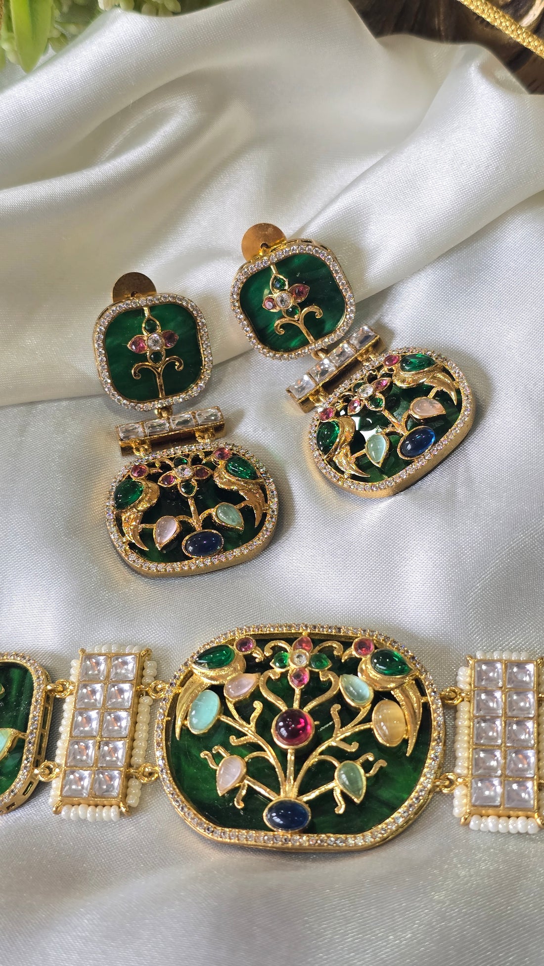 Rajwadi Emerald Garden Choker