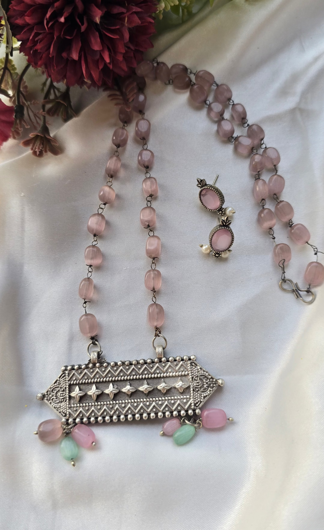 Pastel Pink Quartz Beaded Silver-Tone Choker Set with Handcrafted Pendant