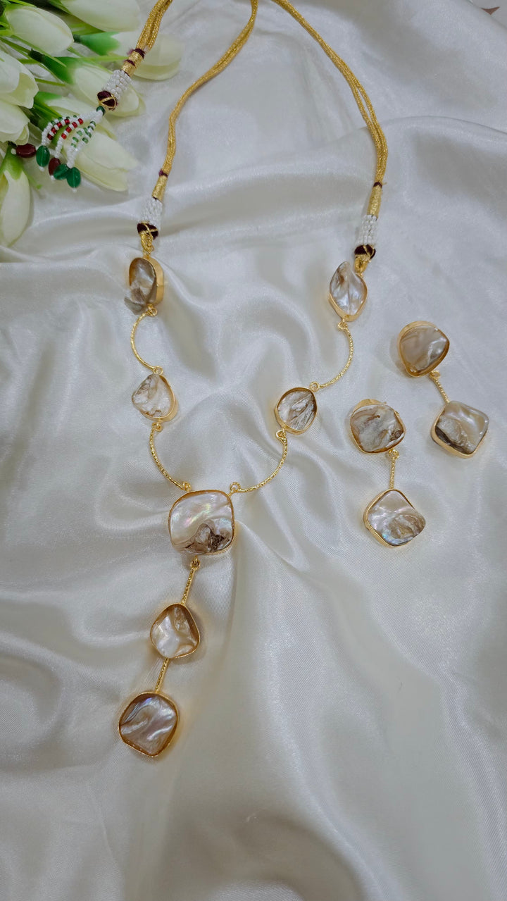 Elegant Baroque Shell & Gold Jewelry