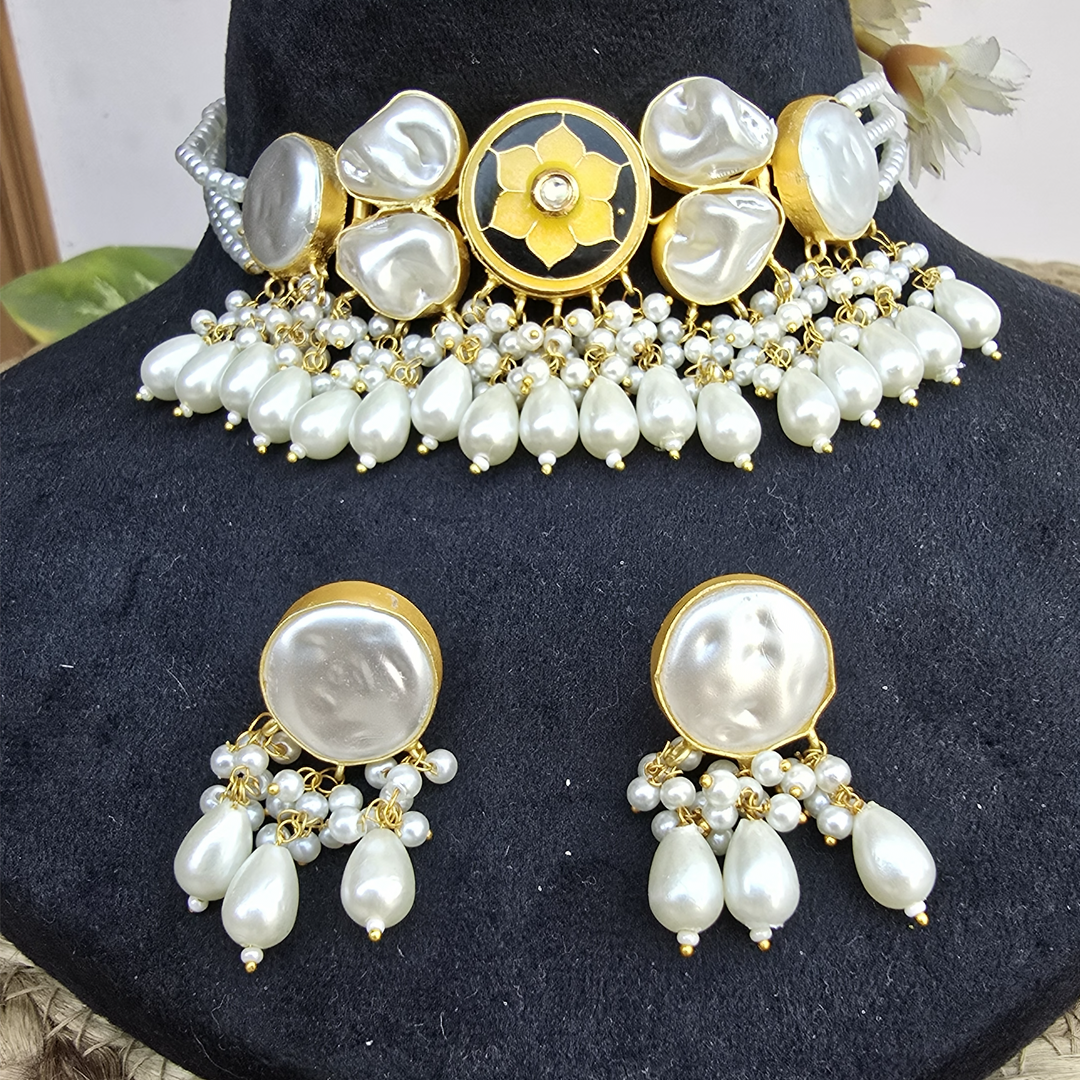 The Sunehri Bloom: Baroque Pearl Choker and Drop Earring Set